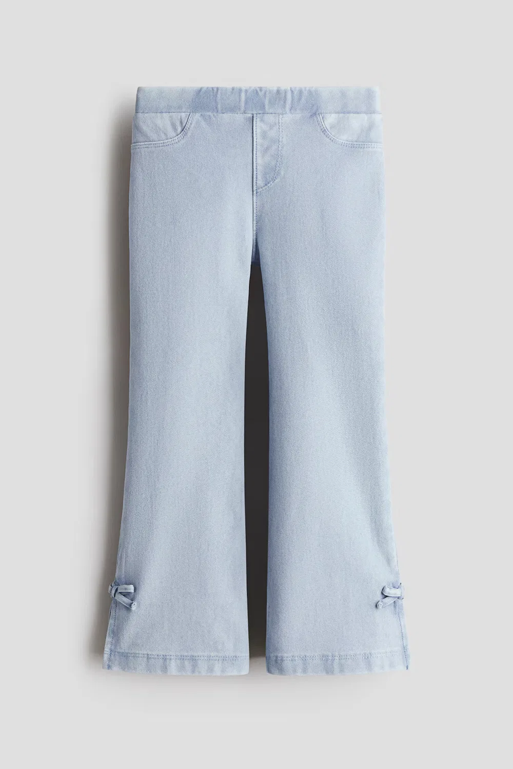 Демонстрация джеггинсов в джинсовом стиле H&M, Blasses Denimblau
