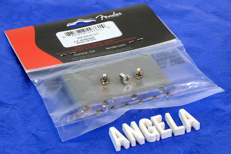 

Fender USA Vintage Series Stratocaster Tremolo Bridge Block проверен, подписан и датирован, 0019473049 Genuine Fender 001-9473-000 Steel Block