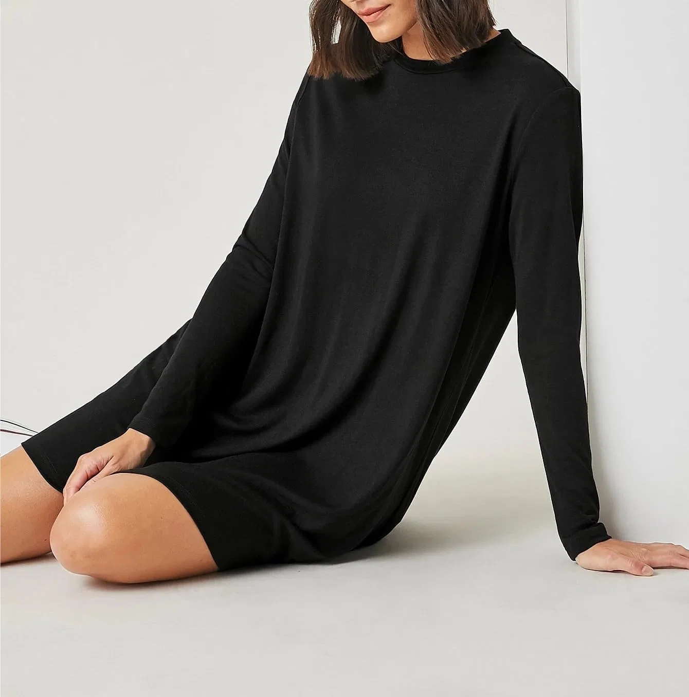 Женское короткое трикотажное платье с длинным рукавом, Black — фото 4