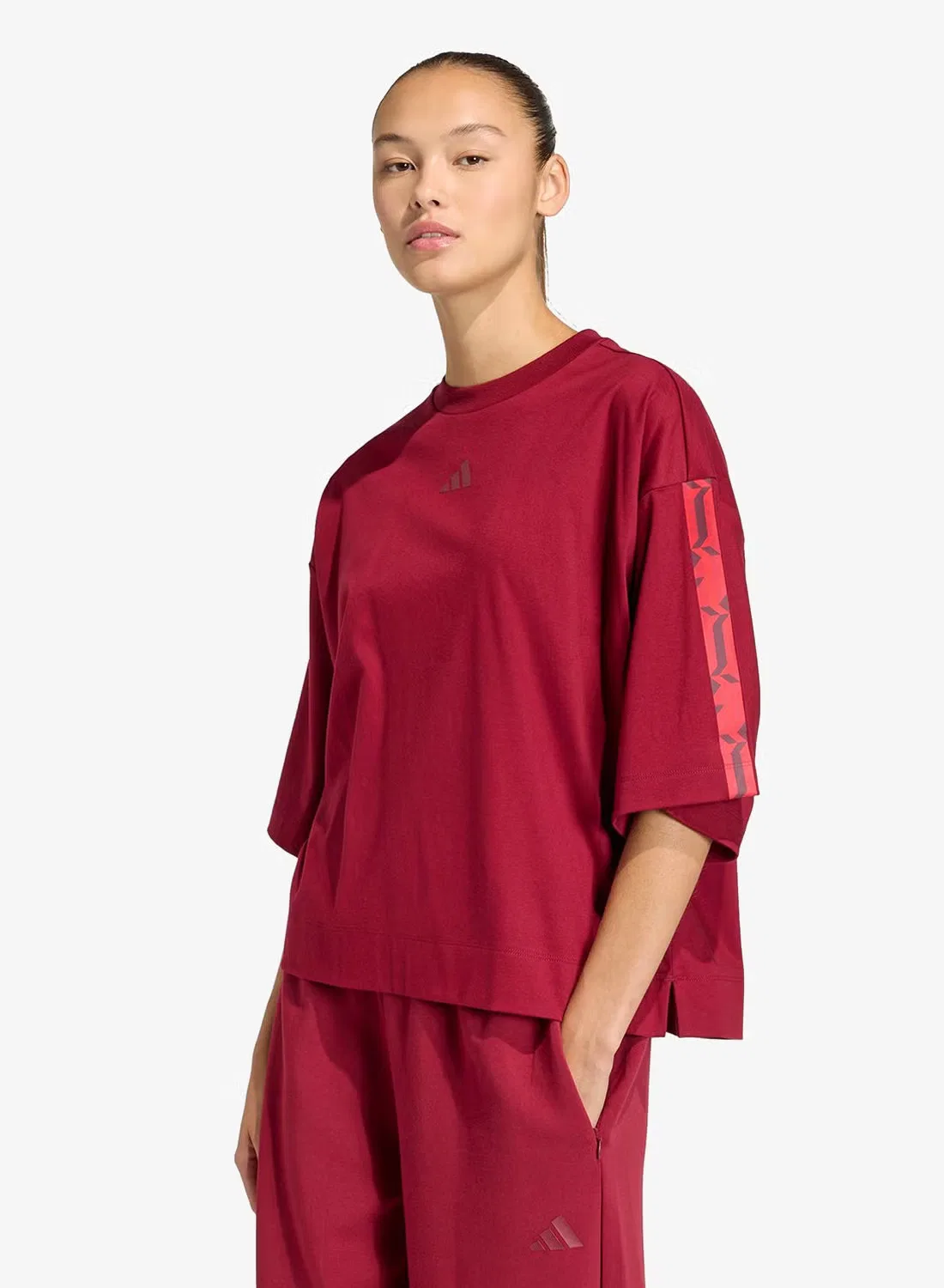 Футболка свободная Saudia travel pack soft lux Adidas, бордовый