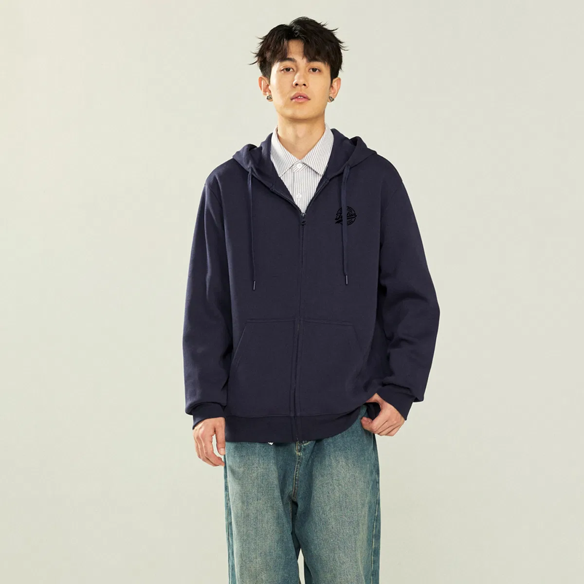 Детский худи с капюшоном с принтом Tonlion, Цвет: Navy blue with fleece lining (t Tang Lion Emblem Black Chest Label) — фото 4