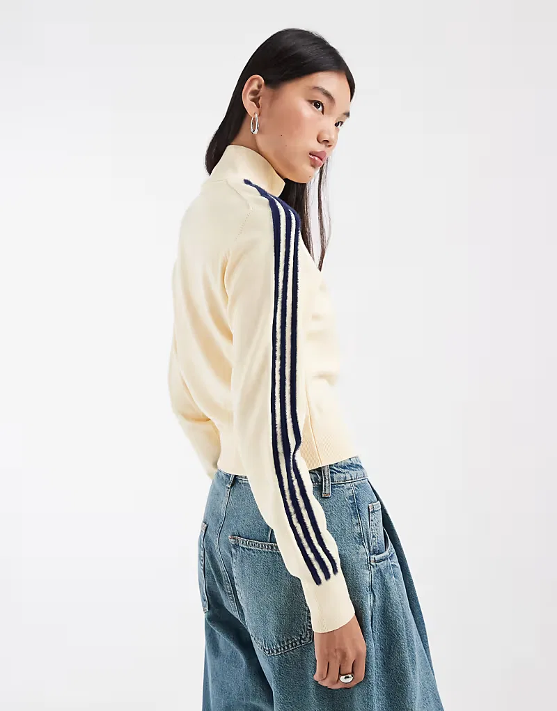 Вязаная спортивная куртка Adidas Originals Firebird в бело-синем цвете — фото 4
