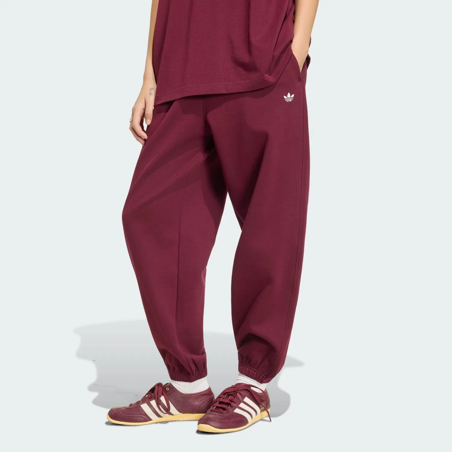 Зауженные брюки Adidas Originals Essentials красного цвета — фото 2
