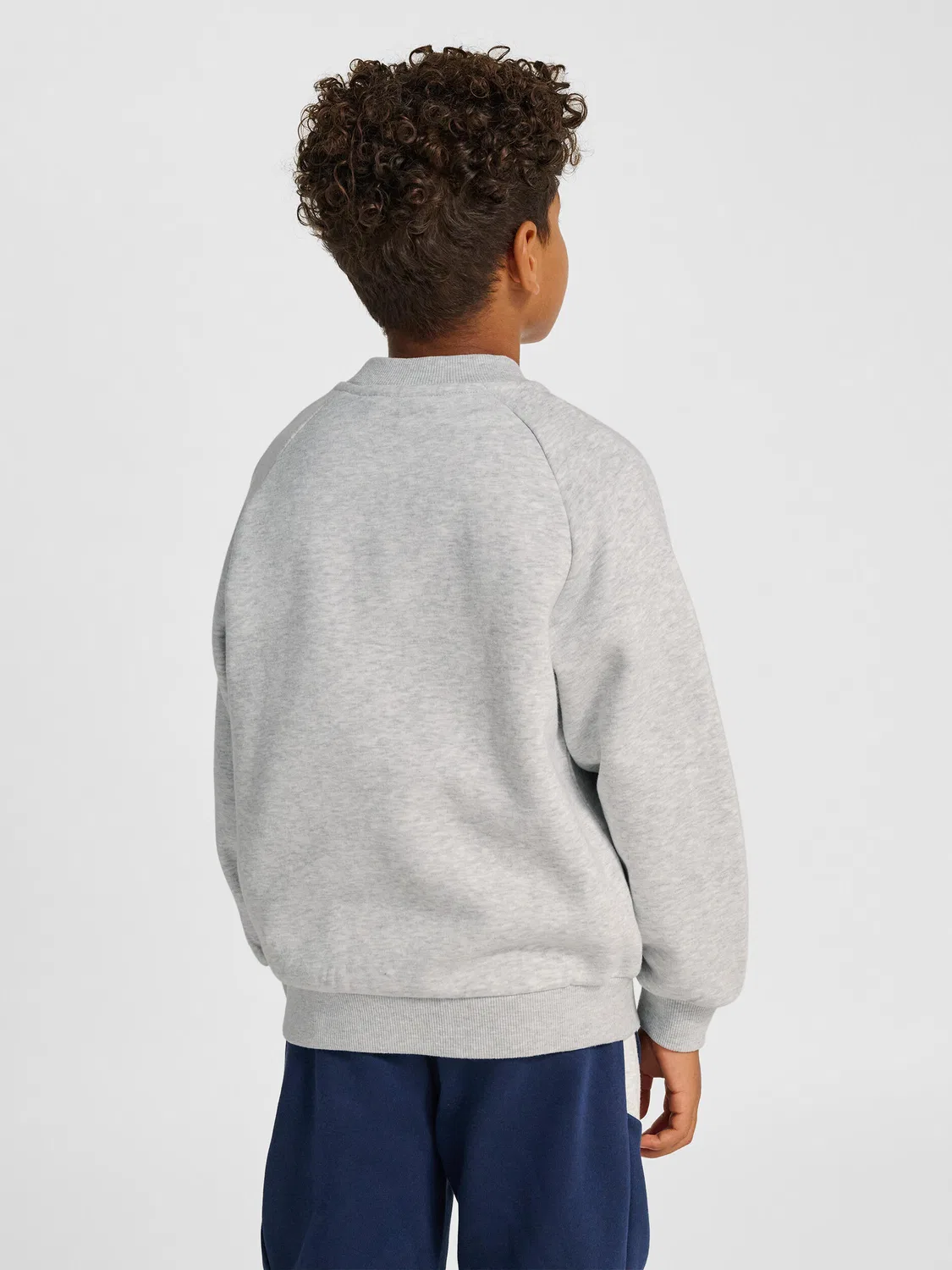 Детский свитшот оверсайз Hmljr Oversized Iconic Crew Bees Hummel, Grau Hellgrau — фото 2