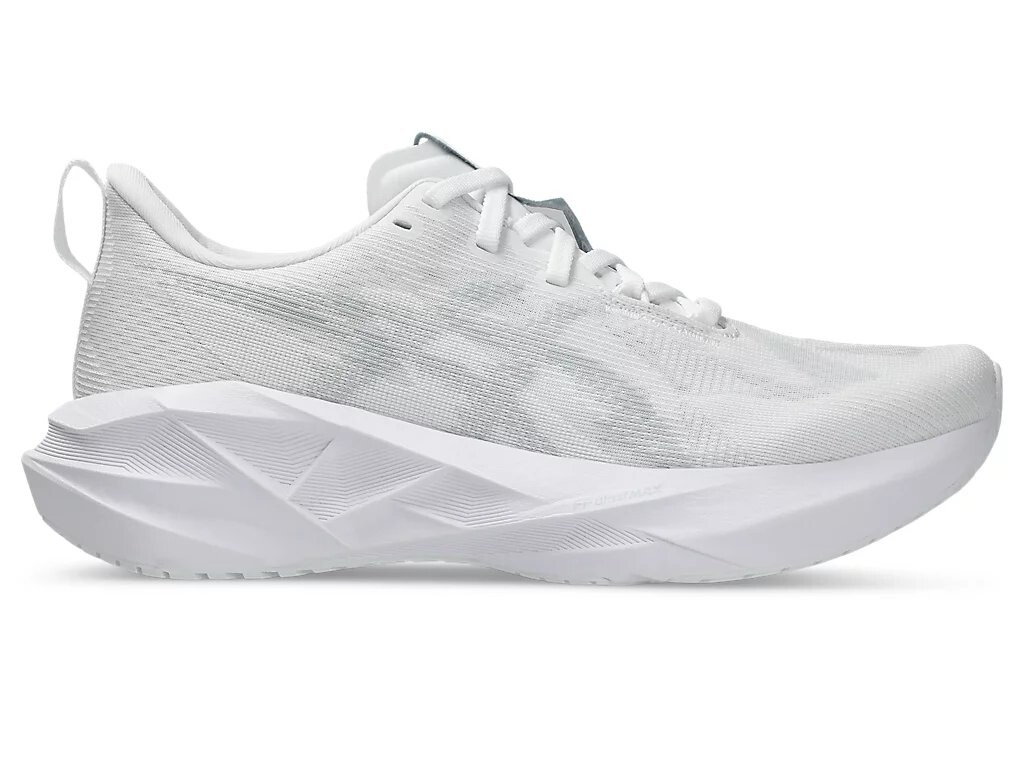 

Беговые женские кроссовки Asics Novablast 5, White/Piedmont Grey, белый