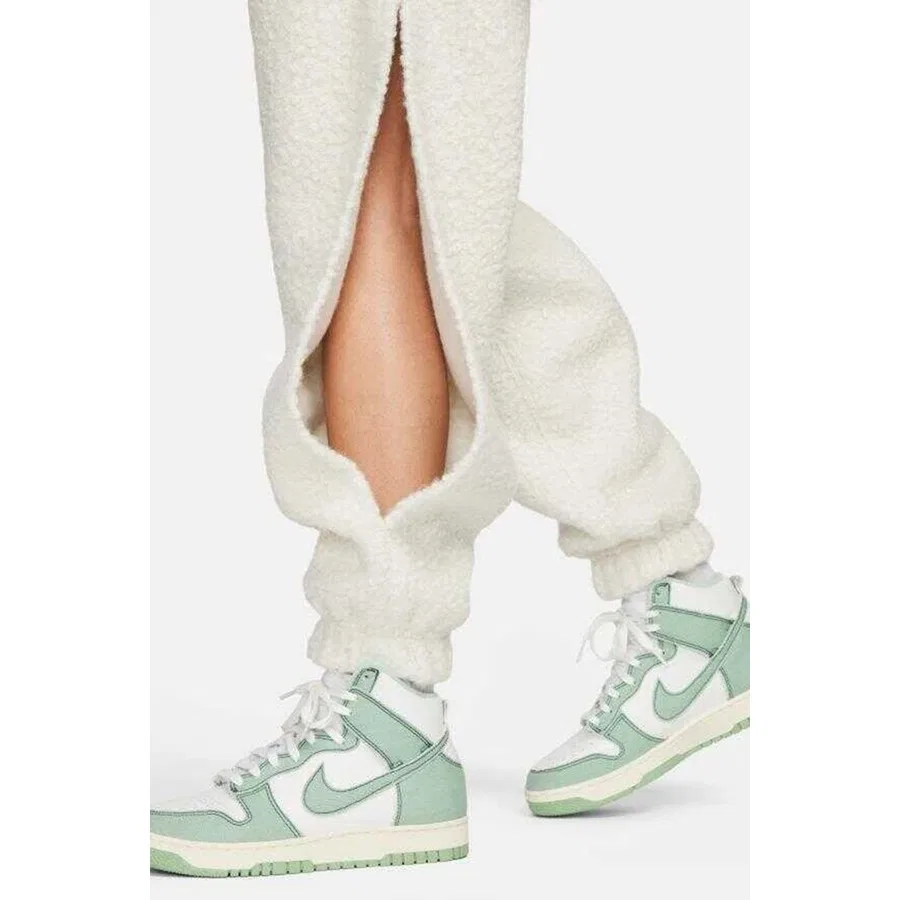Женские джоггеры из флиса с высоким поясом Sportswear Collection Sherpa Loose Fit High Rise Jogger Nike, Серо-бежевый — фото 4