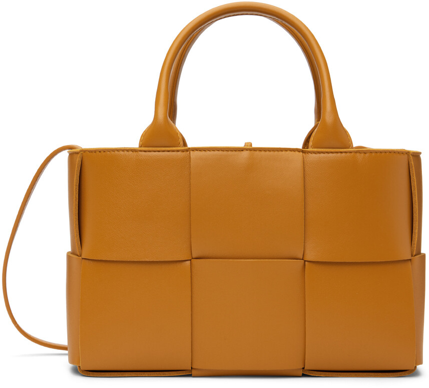 

Светло-коричневая объемная сумка Mini Arco Bottega Veneta, Коричневый, Светло-коричневая объемная сумка Mini Arco Bottega Veneta