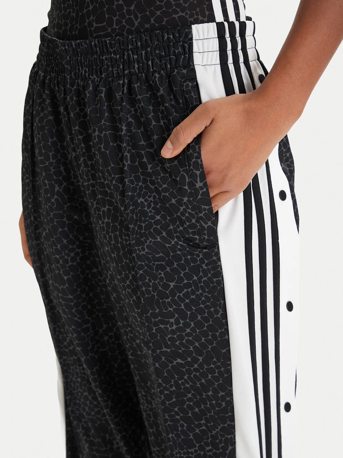 Женские спортивные брюки свободного кроя Adibreak Adidas, черный — фото 4