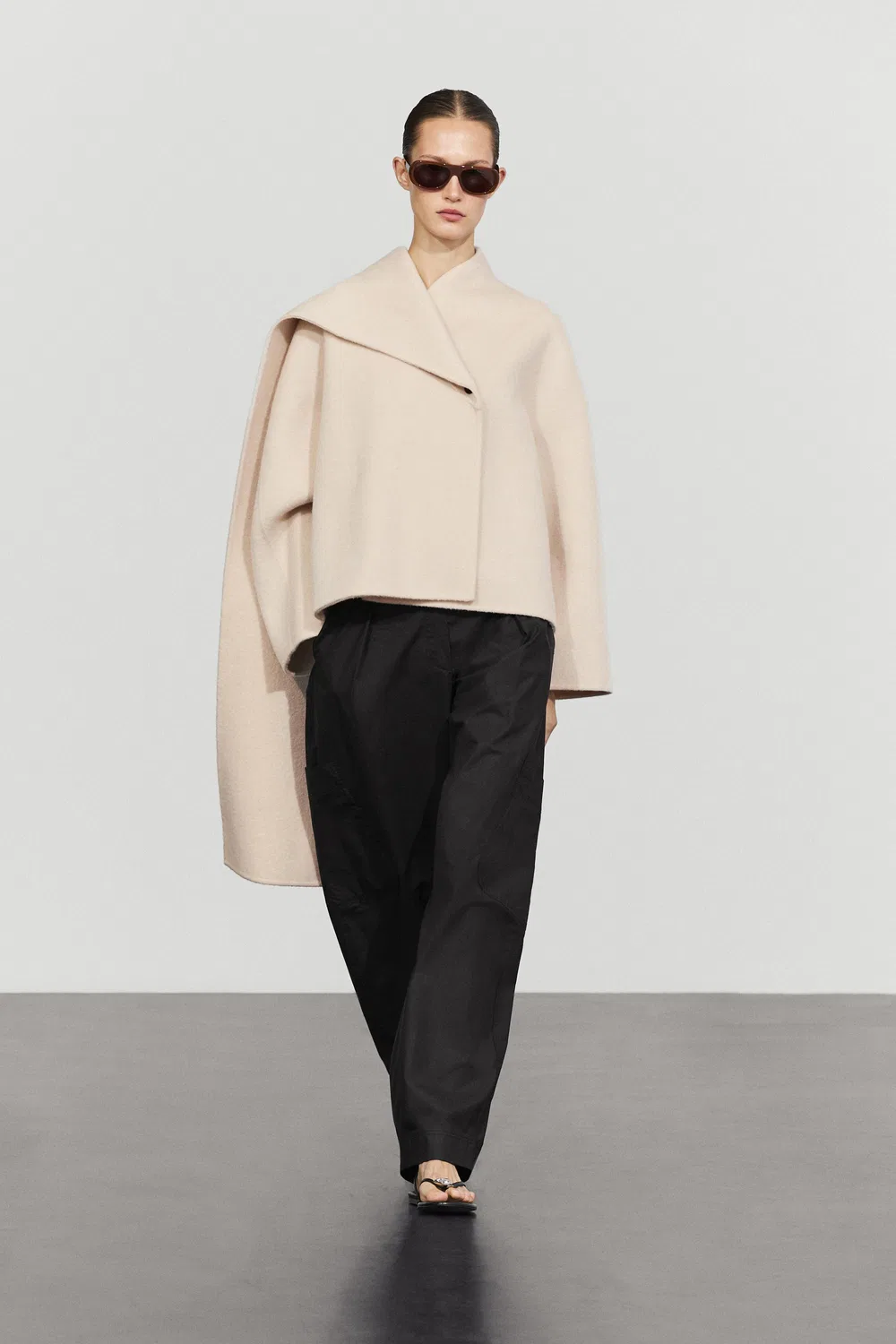 Пальто Massimo Dutti, с отделкой в виде шарфа, кремовый