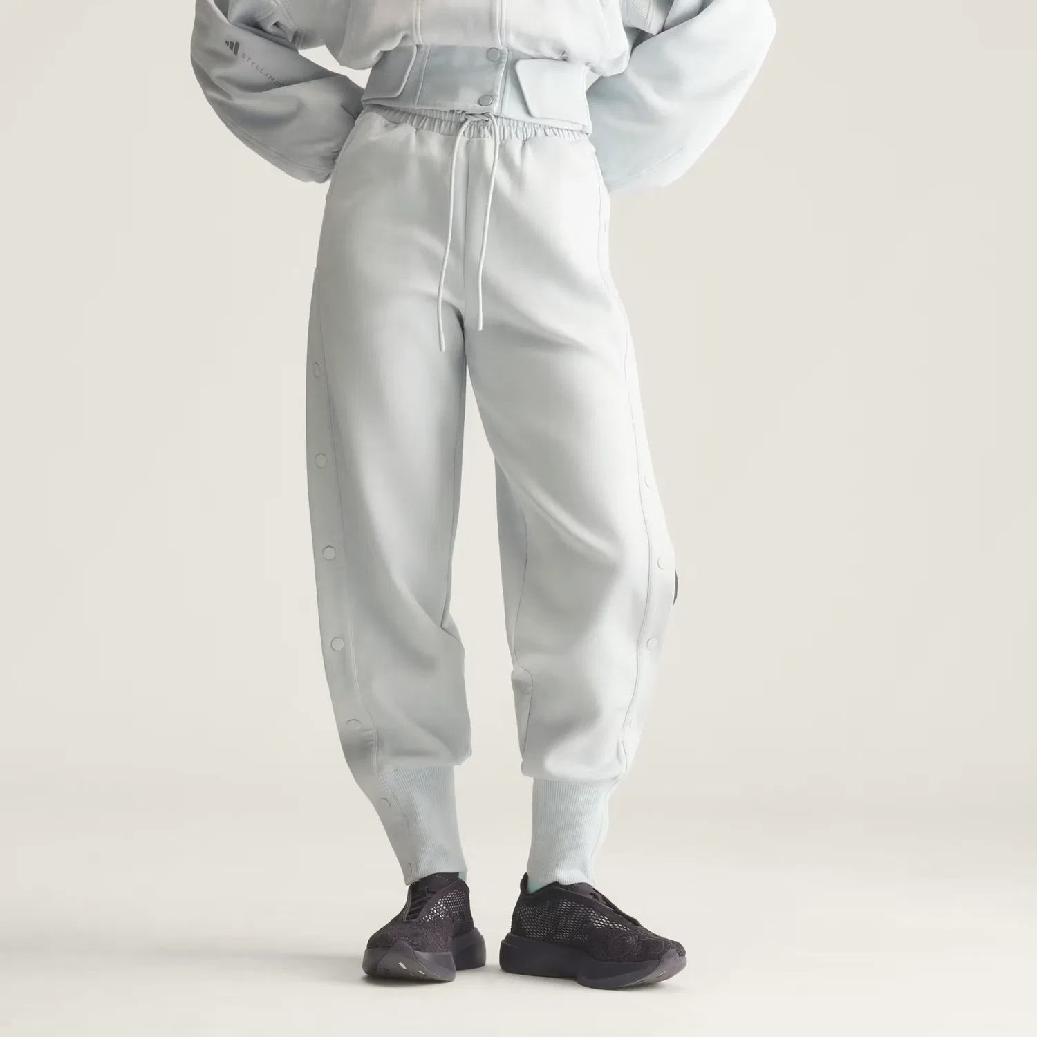 Женские трикотажные спортивные штаны с прозрачно-серым цветом Adidas, Transparent Gray — фото 4