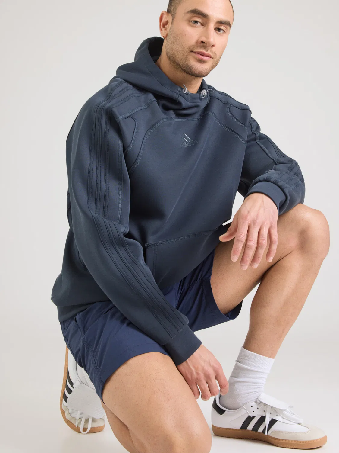 Толстовка Adidas Originals SPACER CUTLINE темно-синего цвета — фото 3