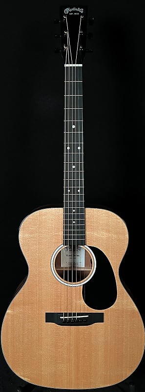 

Martin Guitars Road Series 000-12e