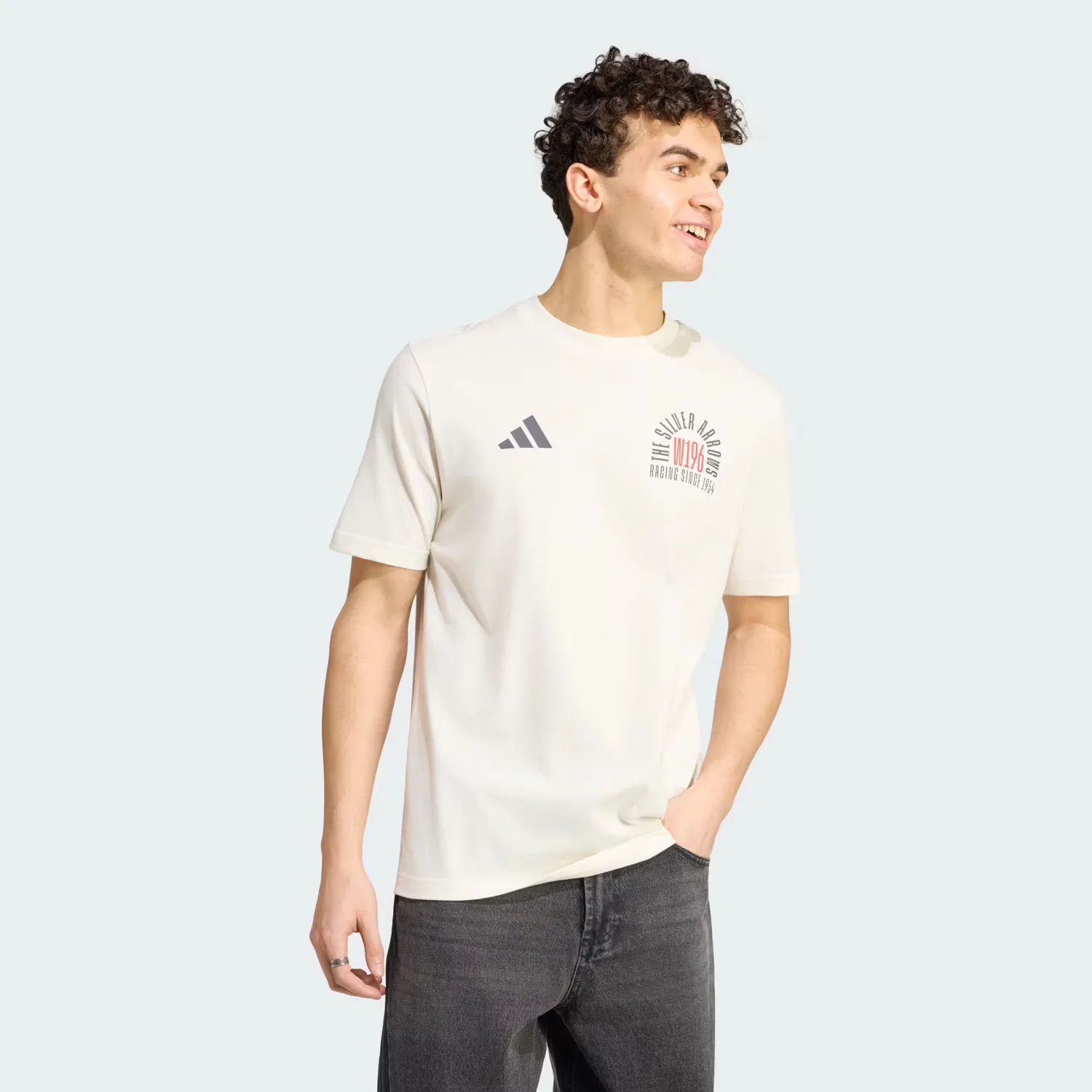 Мужская футболка с графическим принтом Mercedes - AMG Petronas Formula 1 Team Silver Arrows 1955 Adidas Performance, Off White/Granite — фото 3