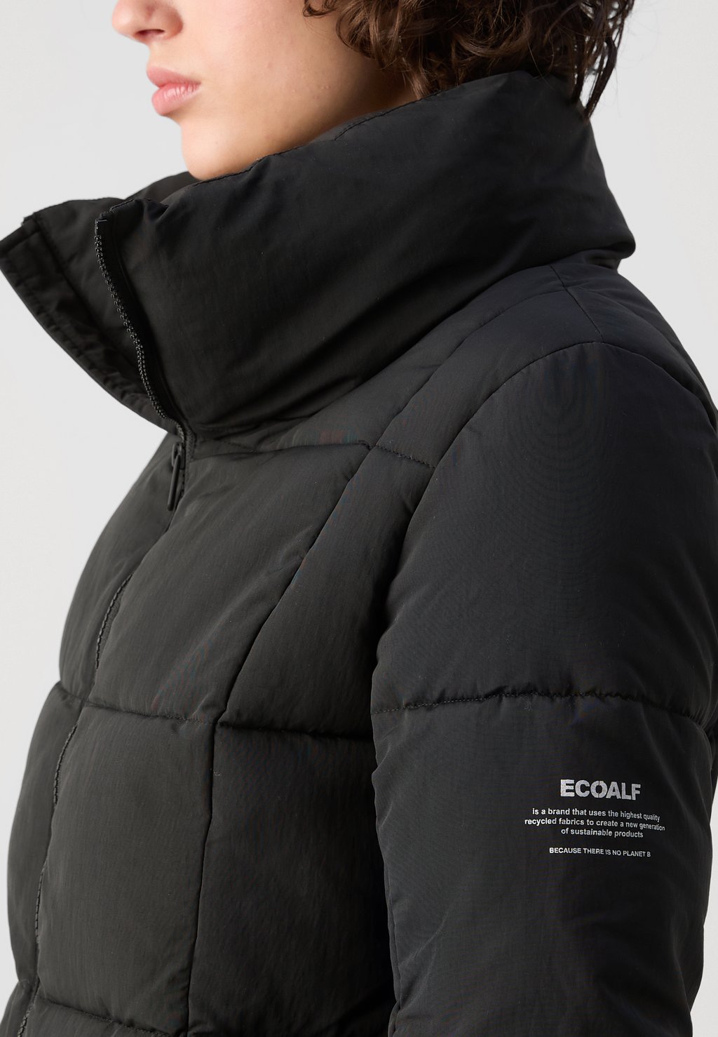 

Зимнее пальто WOMAN Ecoalf, черный