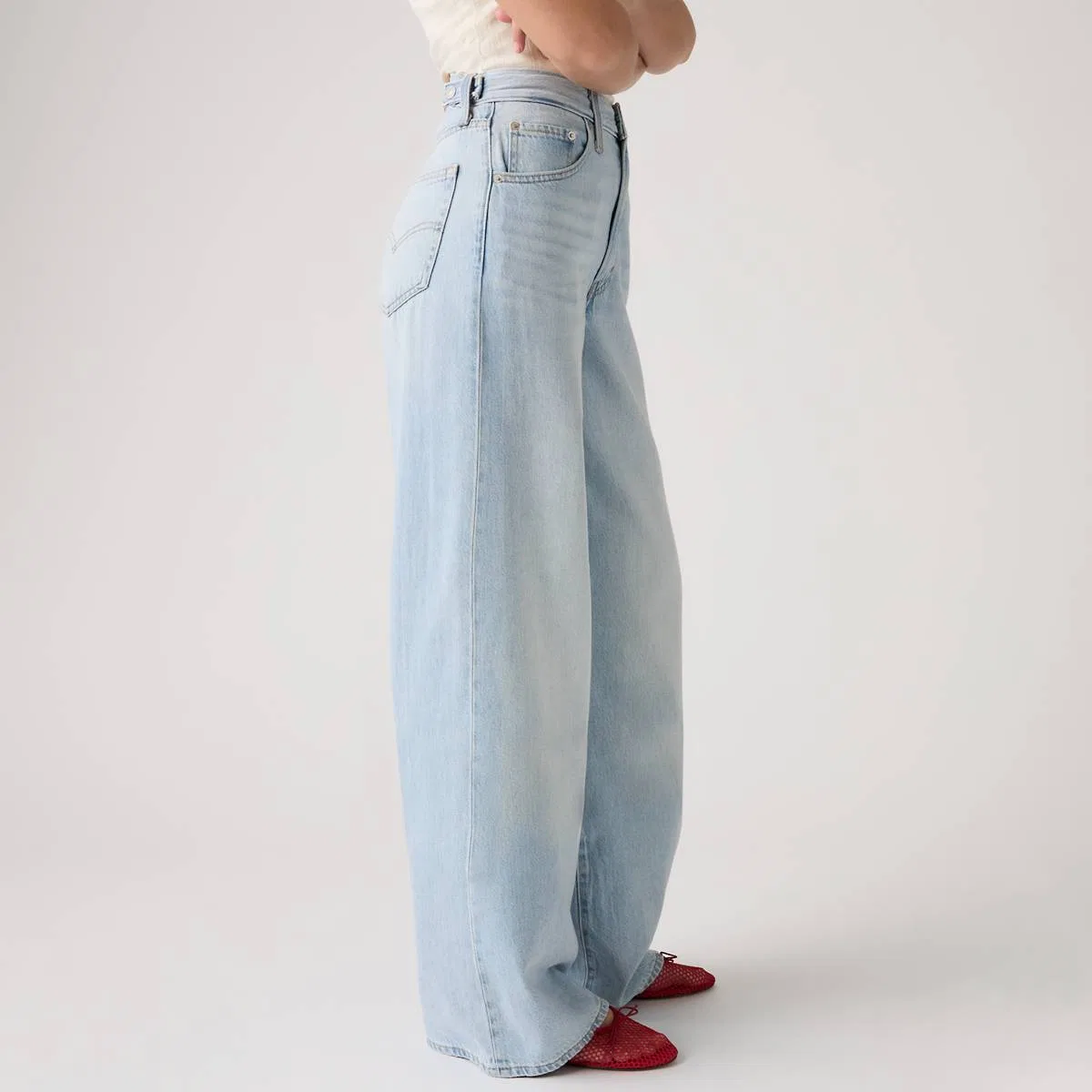Женские джинсы с широкими штанинами и затяжкой Levi's, Nightly Routine - Light Wash — фото 2