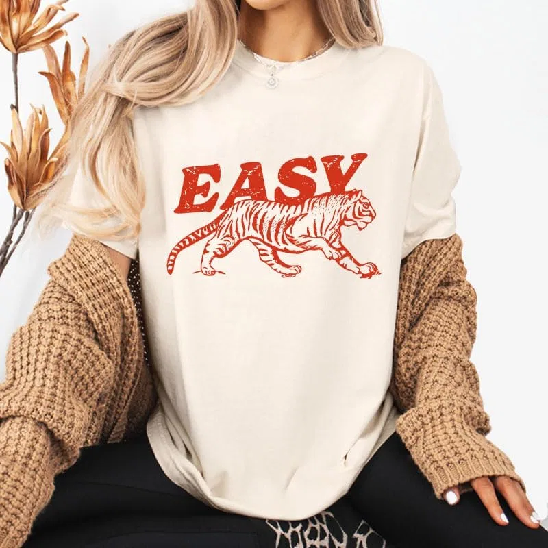 Женская футболка с принтом Easy Tiger, бордовый — фото 2