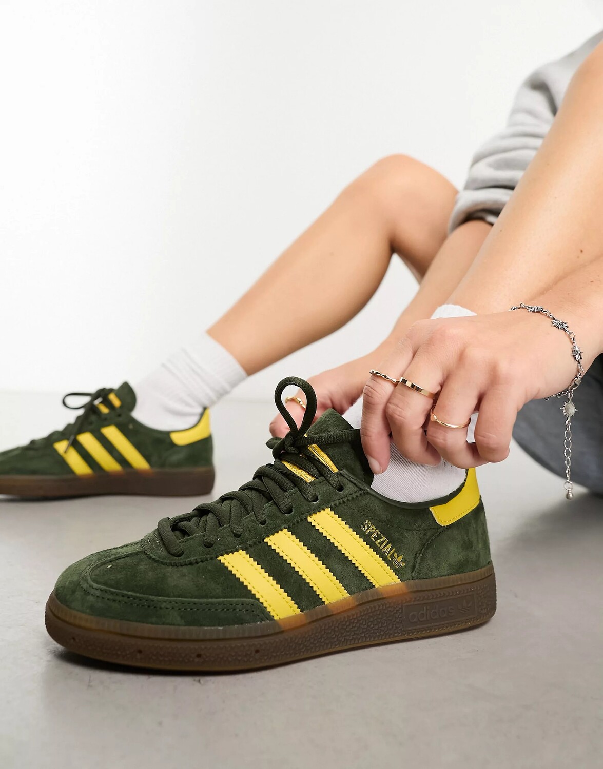 

Кроссовки adidas Originals Handball Spezial, карго/желтый (Размер 44.5 RU)