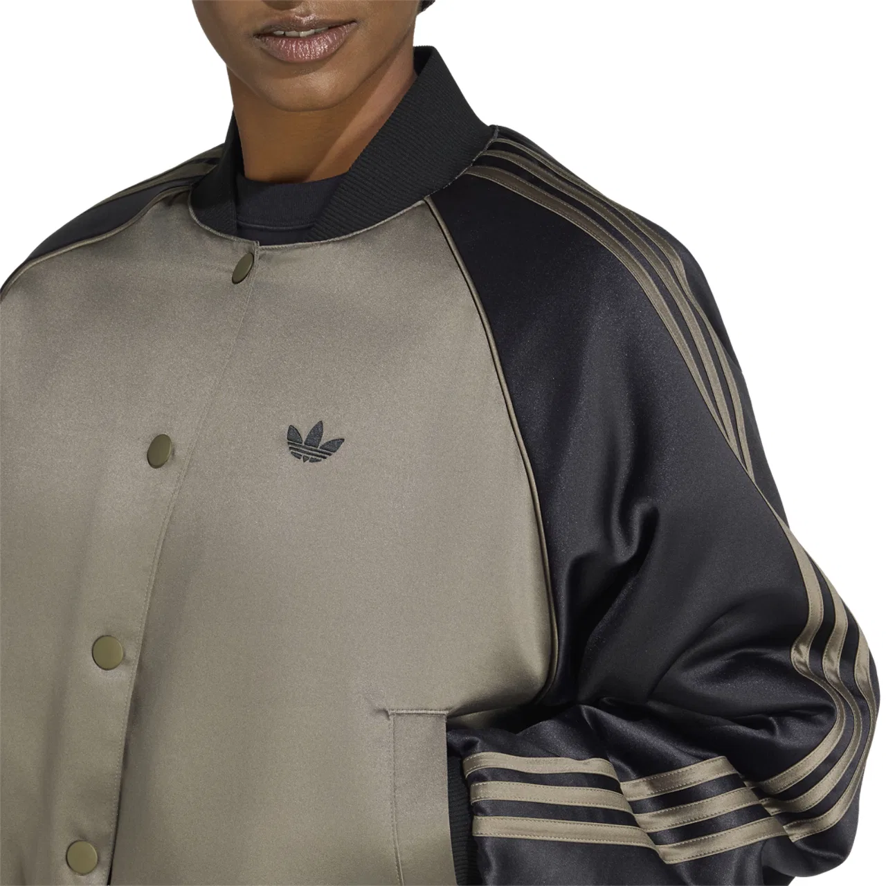 Женская куртка-бомбер из атласа Superstar Satin Bomber Jacket Adidas, Branch/Black/Dark Football Gold — фото 3