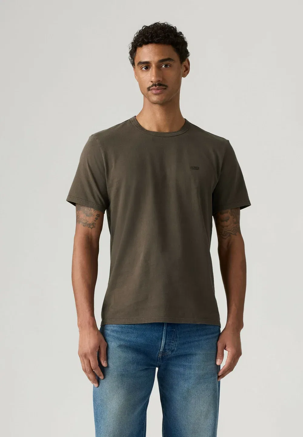 Оригинальная футболка, окрашенная в цвет бордо - базовая футболка Levi'S, Mineral Black - Browns