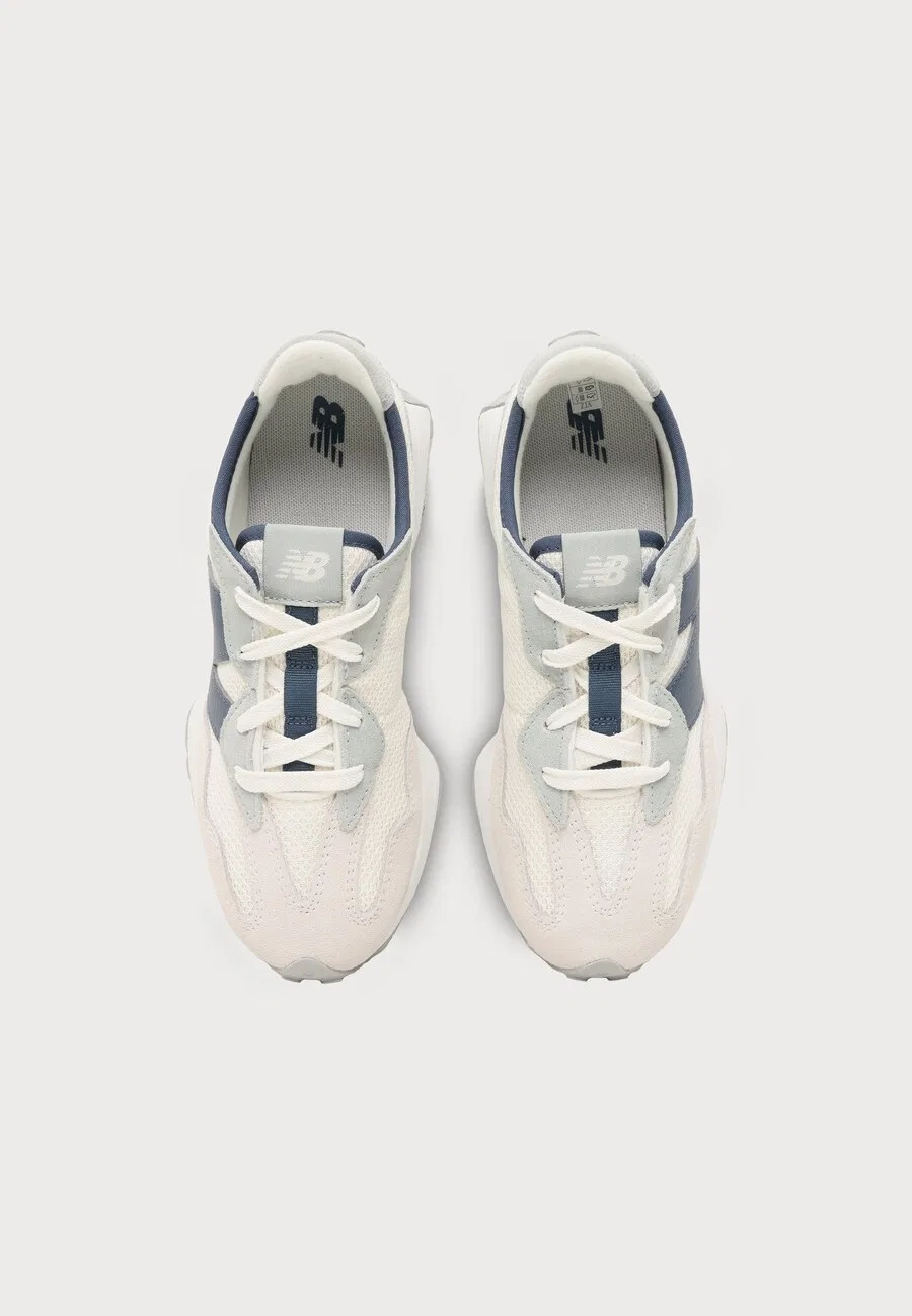 Кроссовки New Balance '327' светло-серого цвета — фото 3
