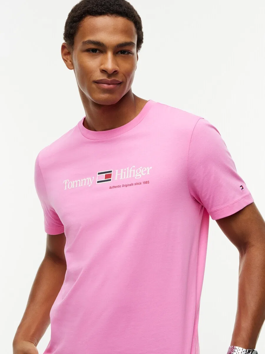 Футболка TOMMY HILFIGER BRAND LOVE светло-розового цвета — фото 3