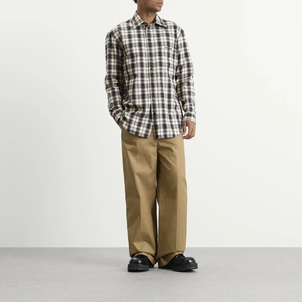 Мужская рубашка в клетку с длинным рукавом Regular Fit Check Flannel Shirt Balenciaga, White Black — фото 4