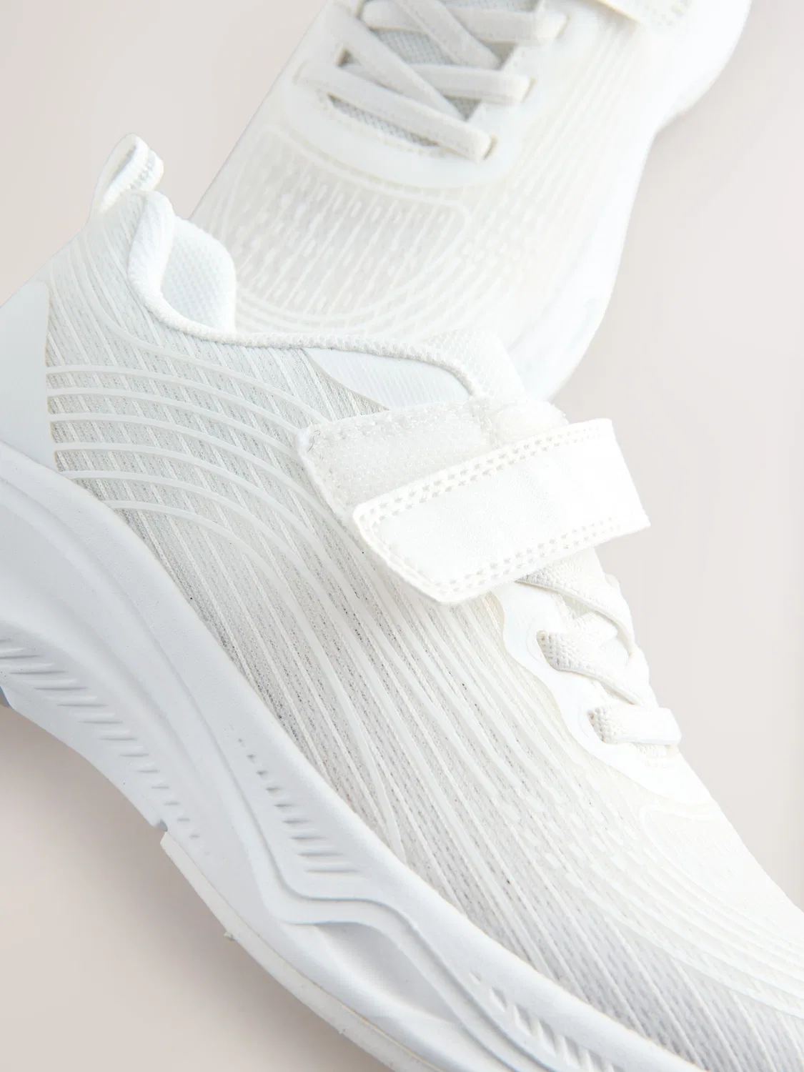 Кроссовки на шнурках эластичных, модель Elastic Lace-Up Trainers Next, белый — фото 4