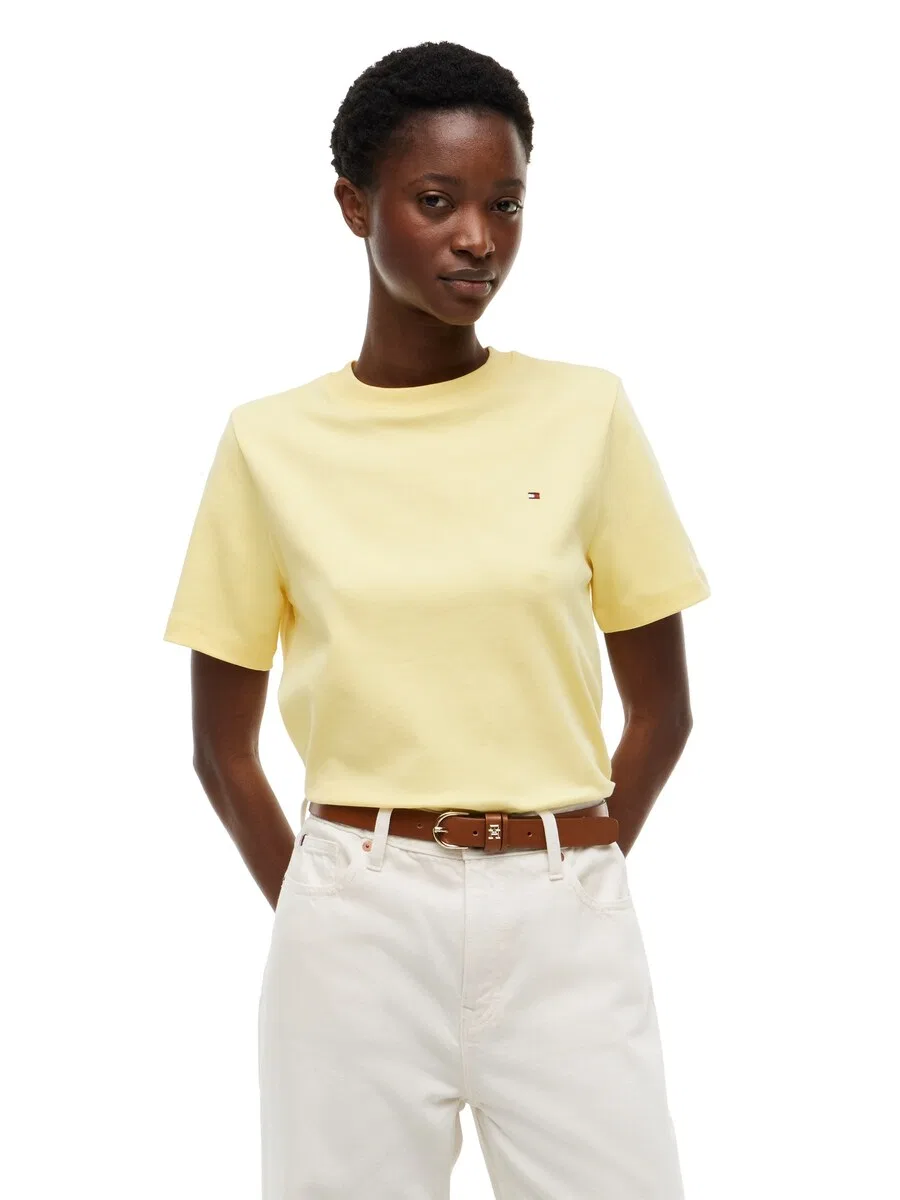 Футболка TOMMY HILFIGER 'Boxy Interlock' желтого цвета — фото 2
