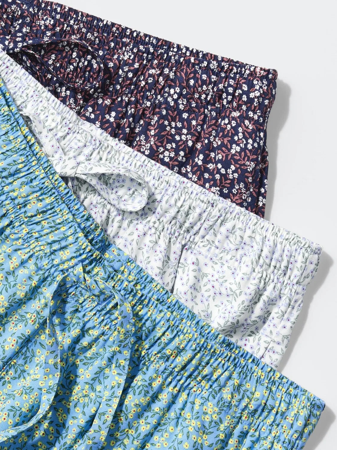 Шорты Rayon relaco 3/4 Uniqlo, мелкий цветок, темно-синий — фото 4
