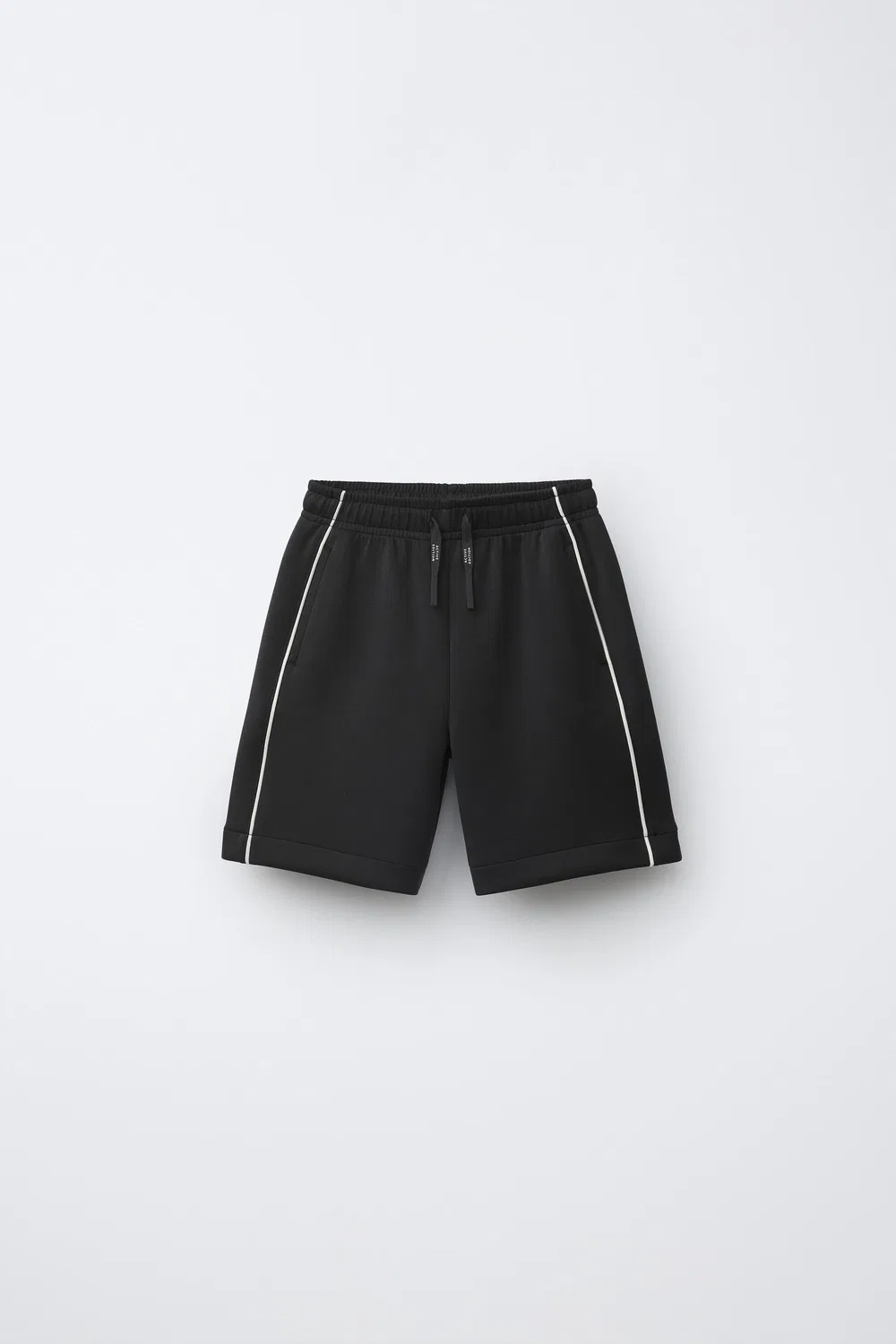 Спортивные шорты-бермуды с контрастной отделкой. ZARA, Charcoal