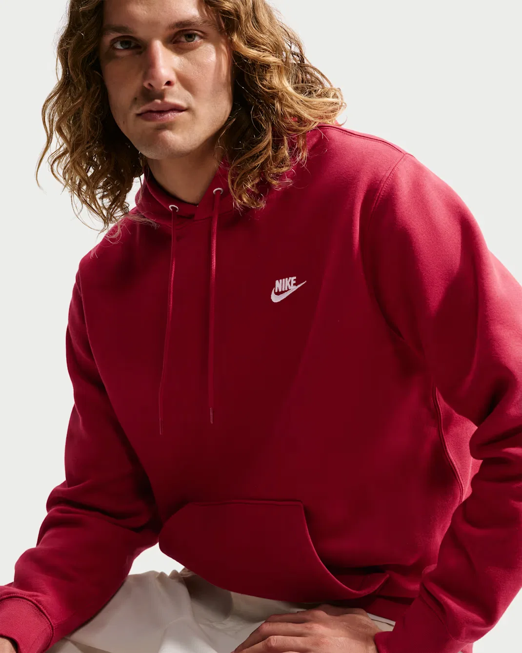 Мужская флисовая толстовка с капюшоном Nike Club, Tough Red/Tough Red/White — фото 3