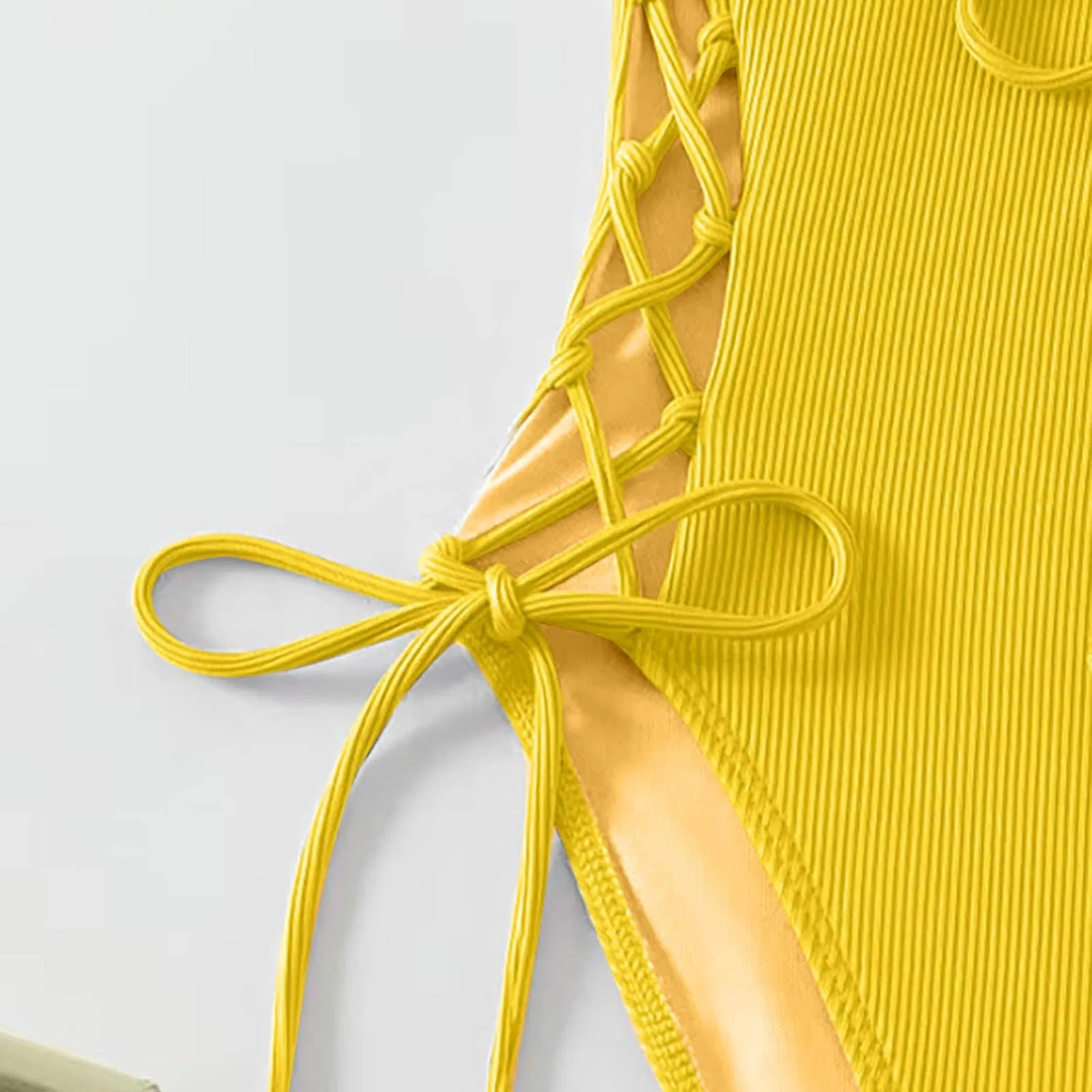 Женский купальник слитный с V-образным вырезом Crisscross Plunge, Yellow — фото 4