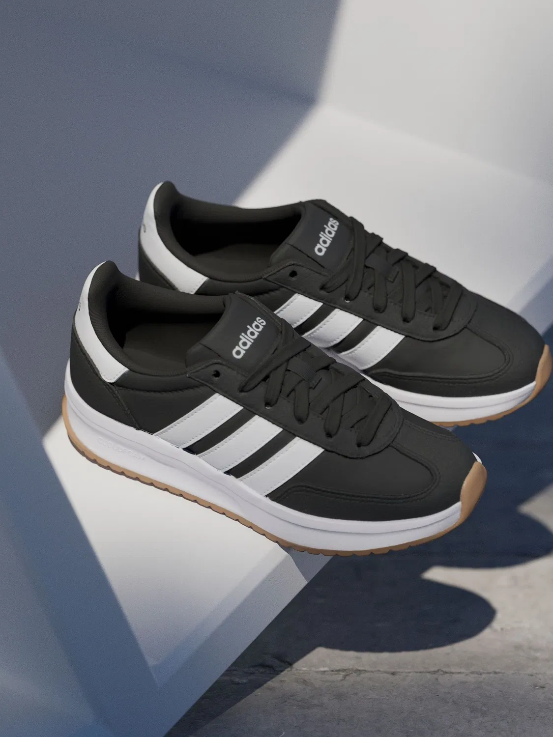 Кроссовки беговые Run 70s 2.0 adidas, черно-белые — фото 4