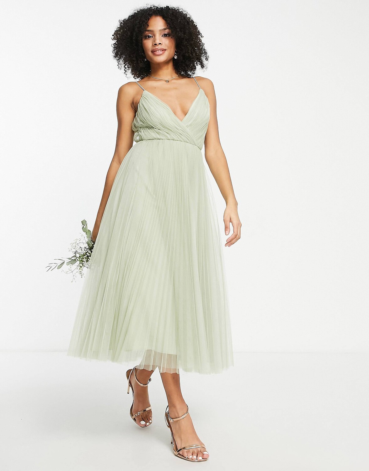 

Платье миди из тюля со складками на бретельках ASOS DESIGN Bridesmaid цвета шалфея