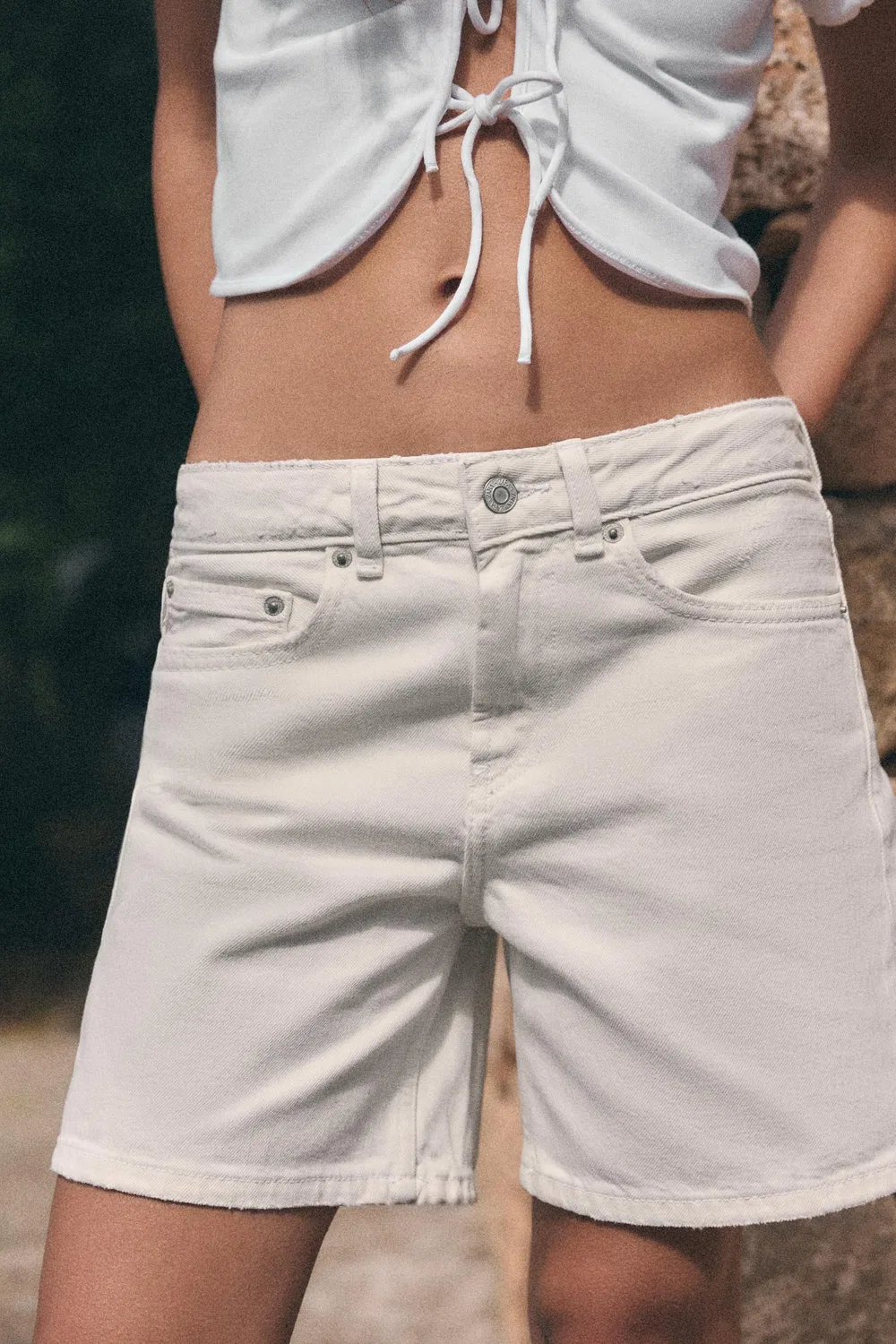 Джинсовые шорты-бермуды стандартного кроя со средней посадкой ZARA, Oyster-White — фото 2