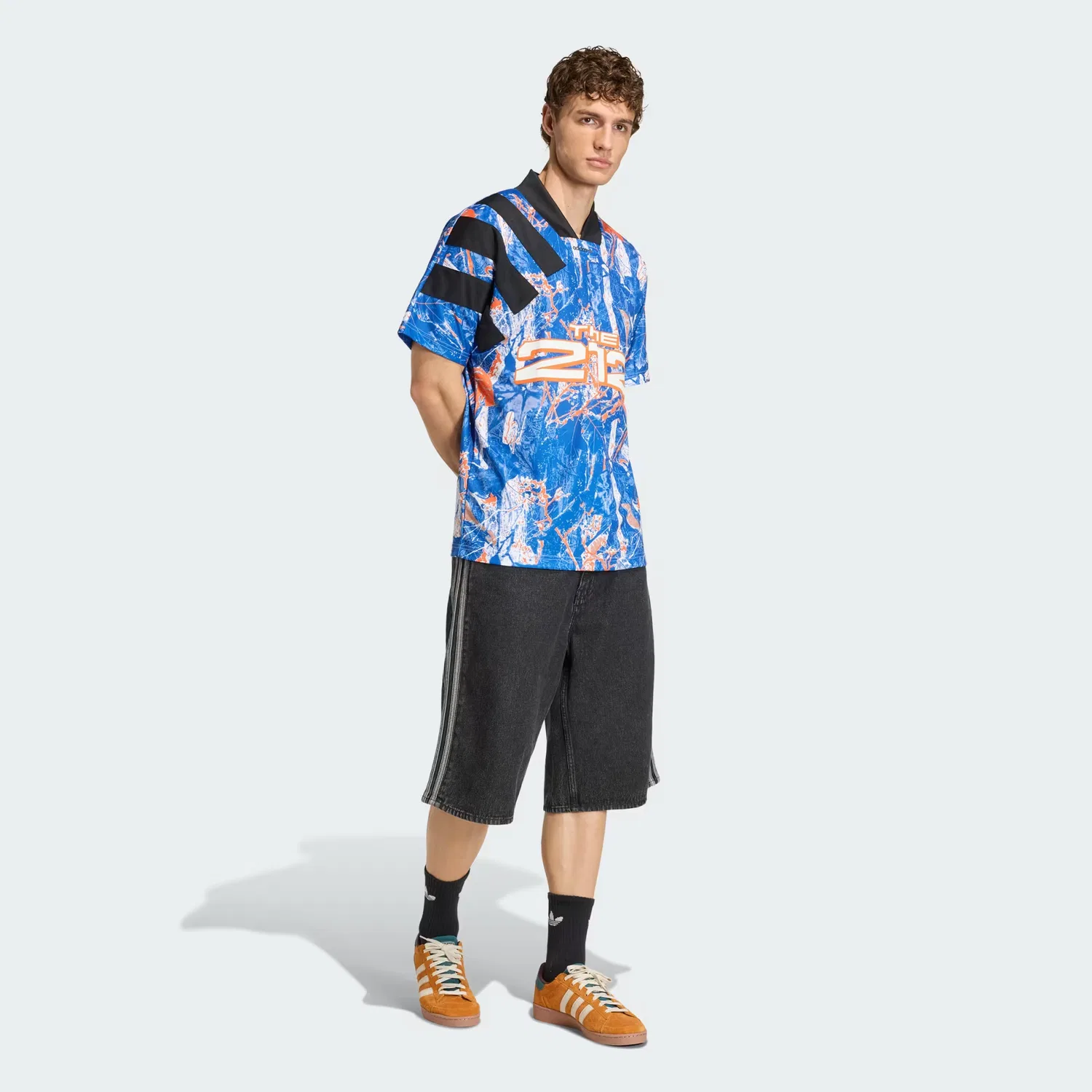Мужская футболка свободного кроя FIFA World Cup 26 Host City New York Adidas Originals, черный/оранжевый/collegiate royal — фото 3