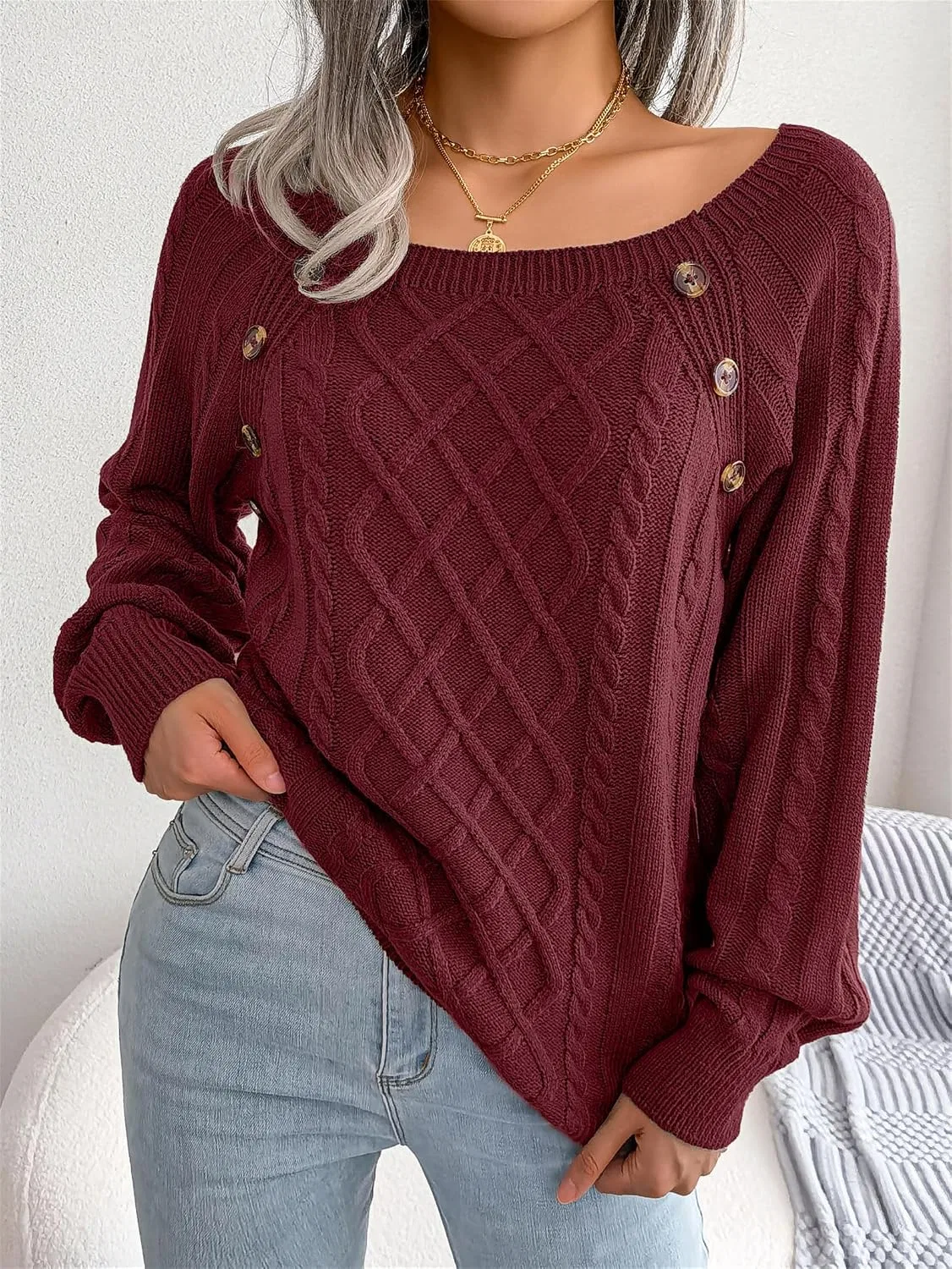 Женский свитер с круглым вырезом и пуговицами, модель Cable Knit Sweater, винный — фото 2