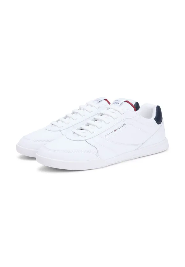 Сочетайте кроссовки на каблуках с кожаными кроссовками. Tommy Hilfiger, White — фото 2