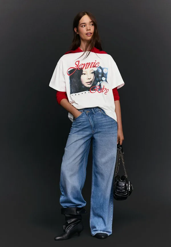 

Футболка оверсайз с коротким рукавом и принтом jennie ruby Bershka, White, Белый, Футболка оверсайз с коротким рукавом и принтом jennie ruby Bershka, White