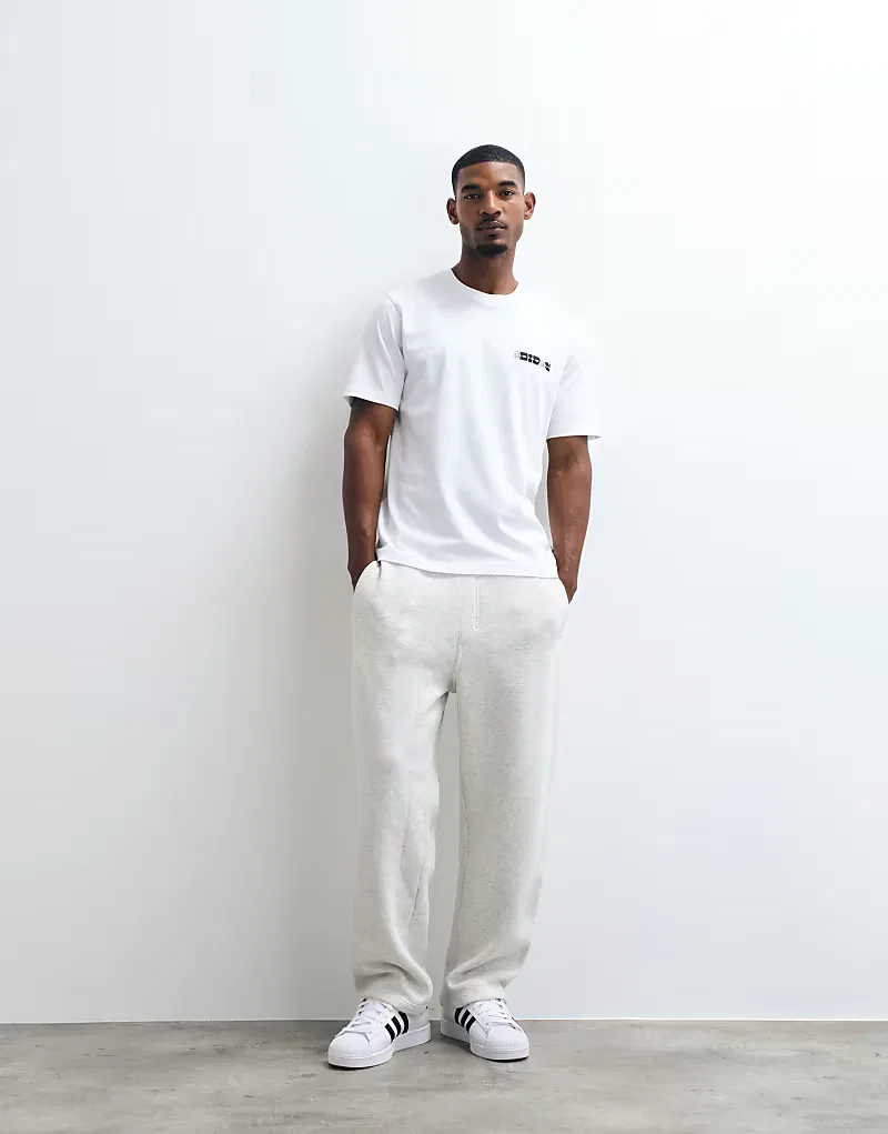 Футболка Adidas Sportswear с изображением игральных карт, кремовый — фото 2