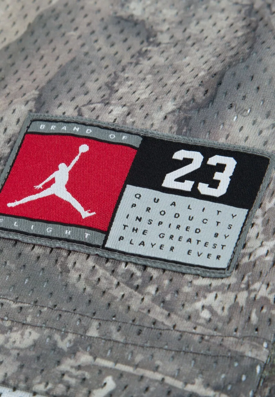 Футболка Jordan 'MJ MVP 23' светло-серого и темно-серого цвета — фото 4