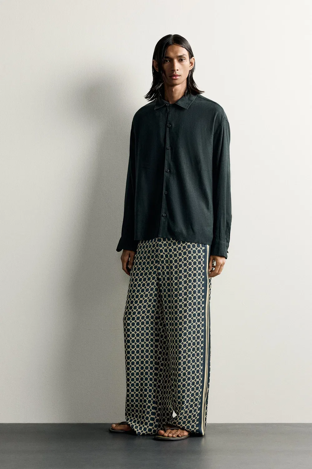 Лимитированная серия струящихся брюк с боковыми полосами. ZARA, Printed