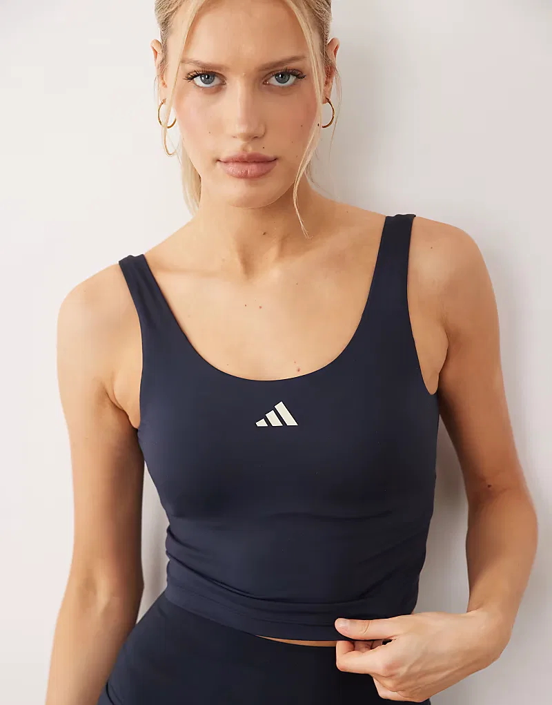 Майка Adidas Sportswear Three Stripes Studios в сине-кремовых тонах
