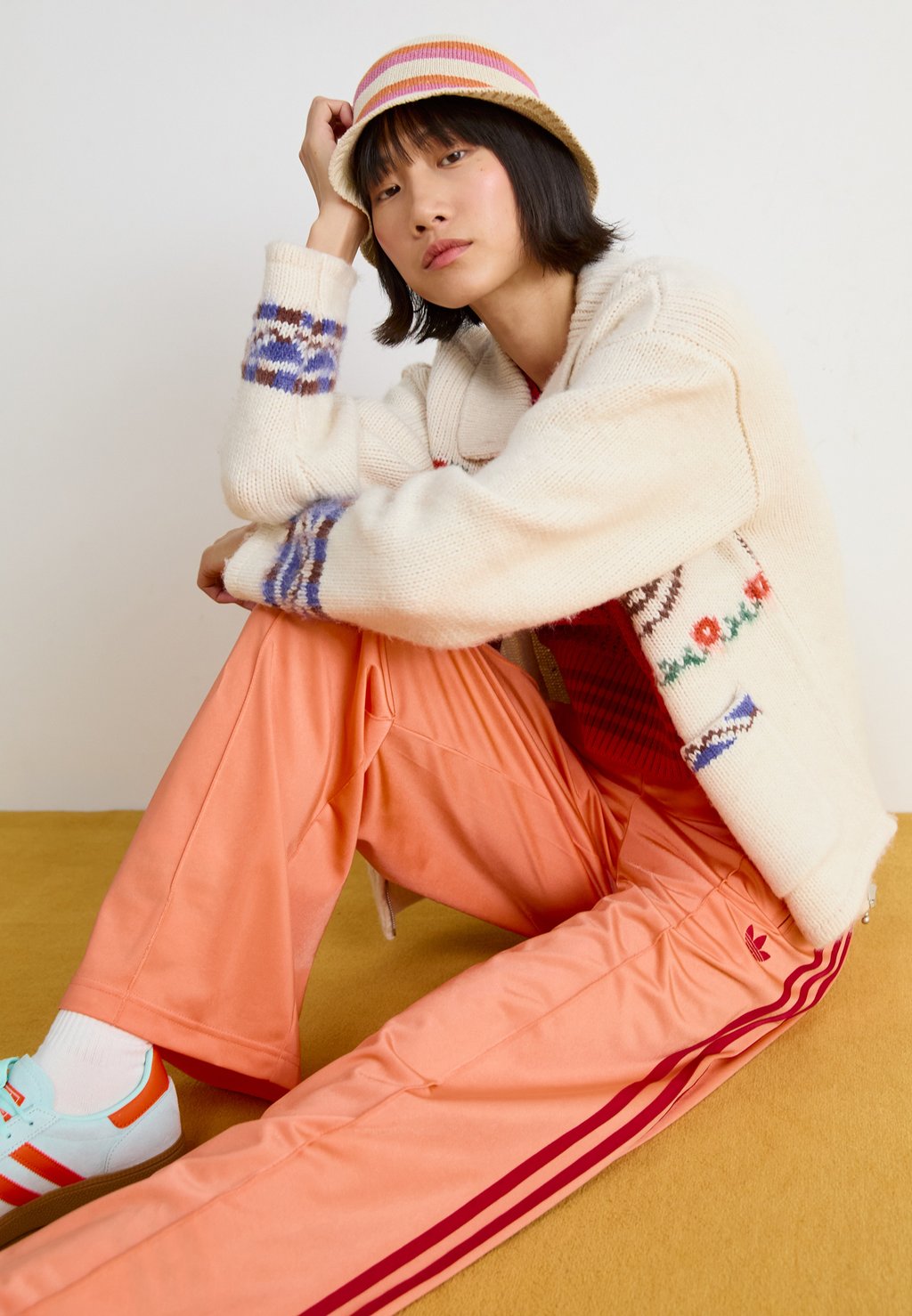 

Спортивные брюки FIREBIRD LOOSE adidas Originals, коралловый