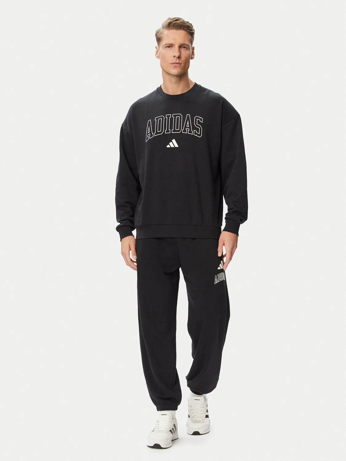 Мужская толстовка стандартного кроя Seasonal Essentials Collegiate French Terry Crew Adidas, черный — фото 2