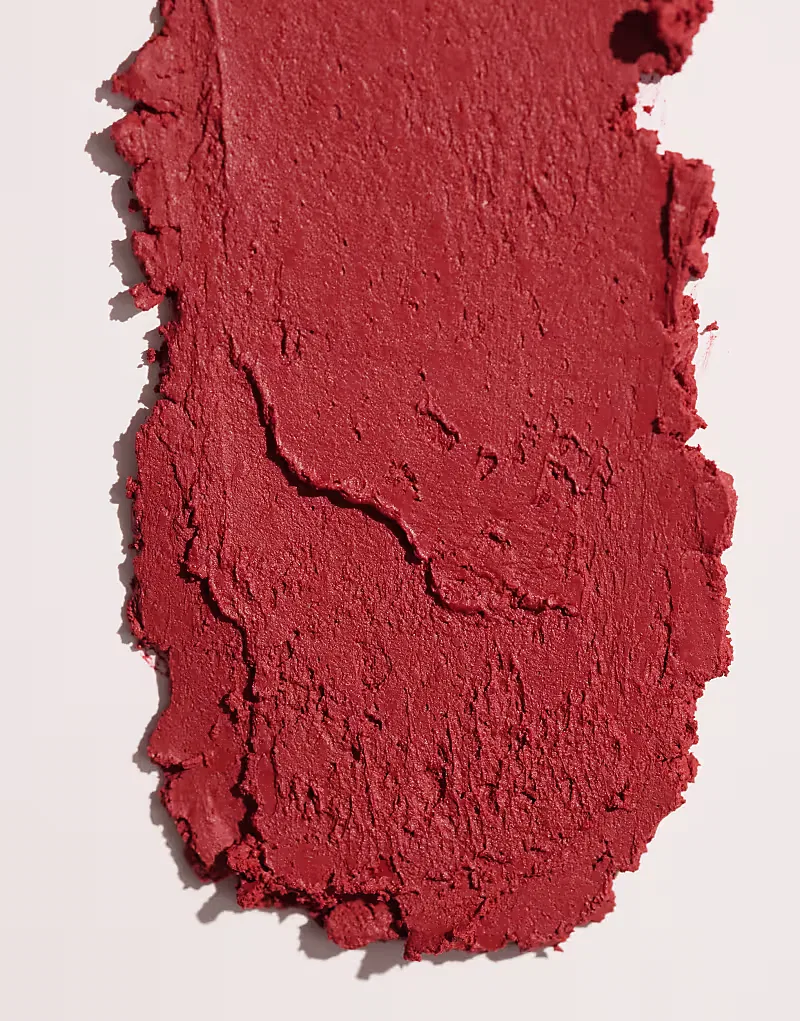 Матовая помада MAC Powder Kiss Hazy Matte Lipstick - Dubonnet Buzz — фото 4