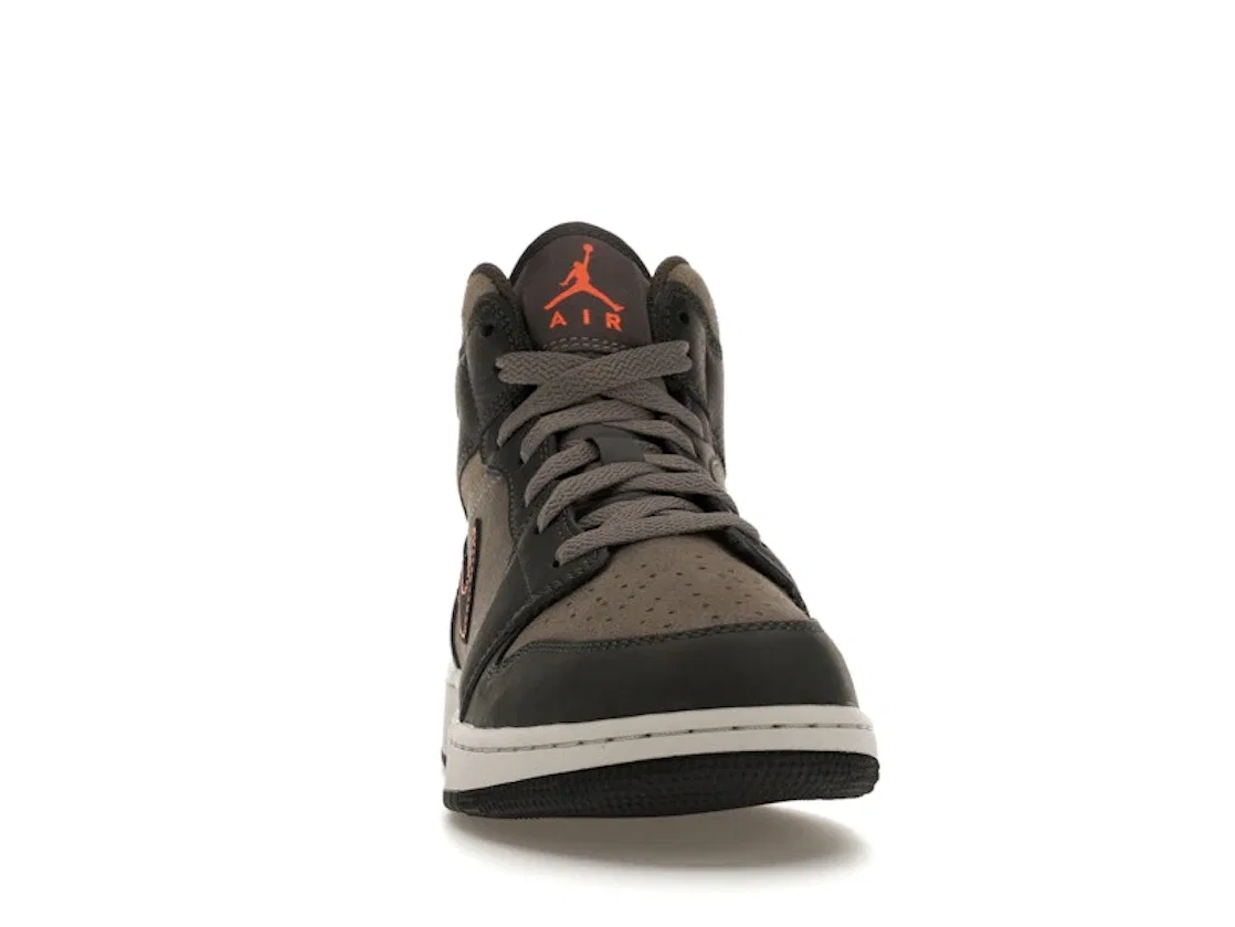 Детские кроссовки Lifestyle Jordan 1 Mid SE Jordan, Night Stadium/Black-Flat Pewter-Total Orange-Neutral Grey — фото 2