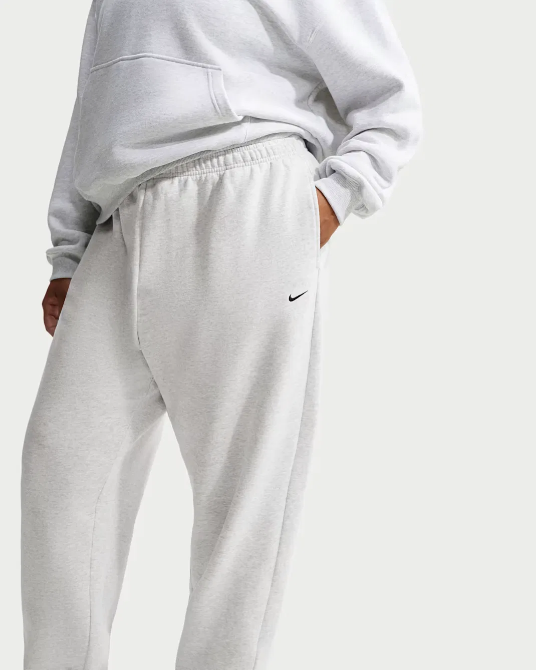 Женские брюки оверсайз с высокой посадкой и манжетами Nike Studio Fleece Medium Weight, Birch Heather/Black — фото 2