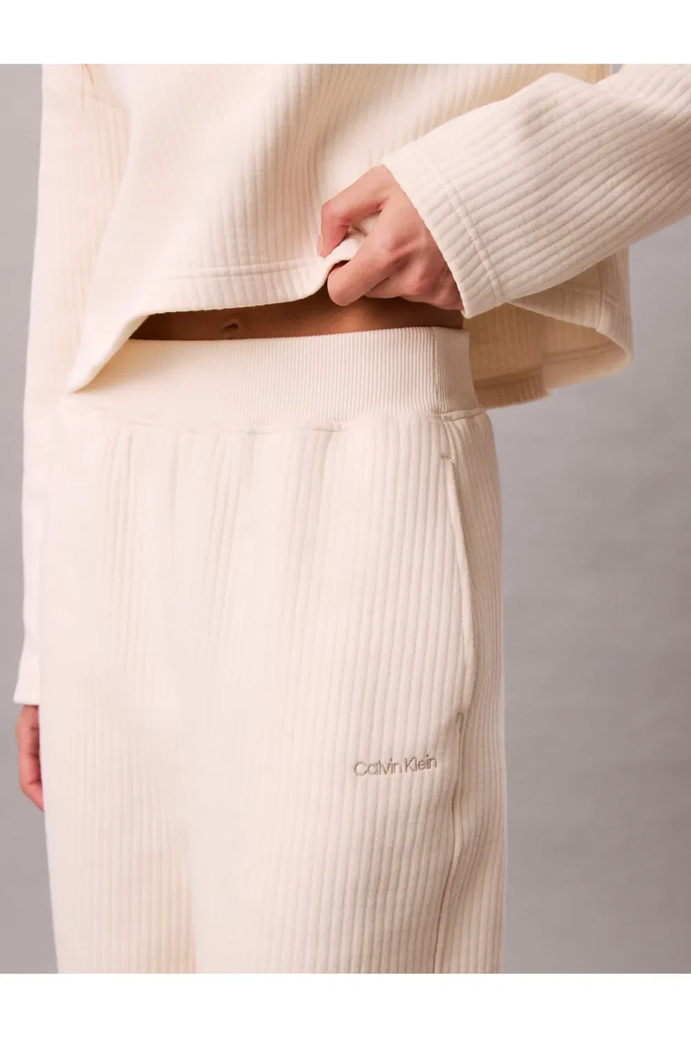 Женские спортивные штаны из махры с quilted стежкой Calvin Klein, Ivory — фото 2