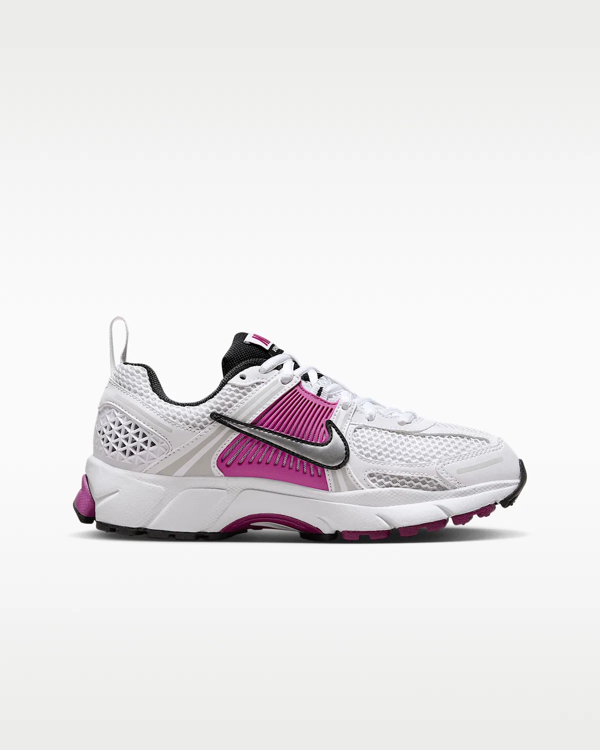 Детские кроссовки с отражающими элементами Nike Vomero 5, White/Pure Platinum/Hot Fuchsia/Metallic Platinum — фото 3